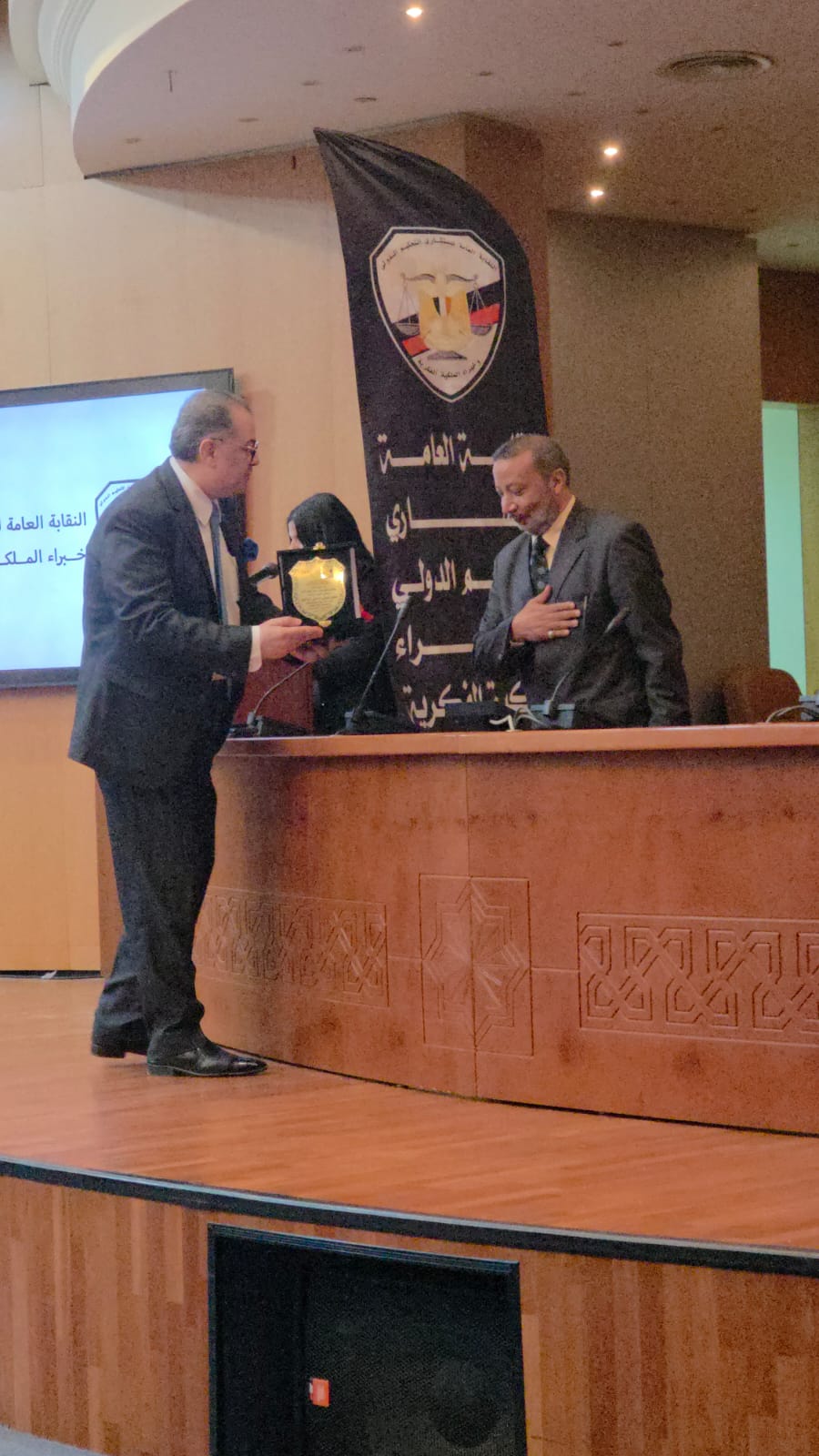 نقابة المحكمين الدوليين تكرم المستشار محمد شوقي دسوقي